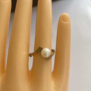 Vintage 14k gold pearl ring size 5 with sizer